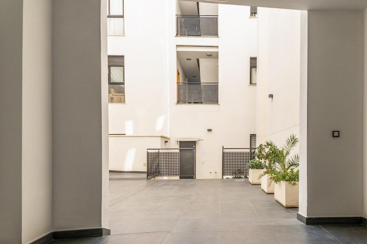-Malagasunapts- Modern Citycentre Pool&Parking Dış mekan fotoğraf